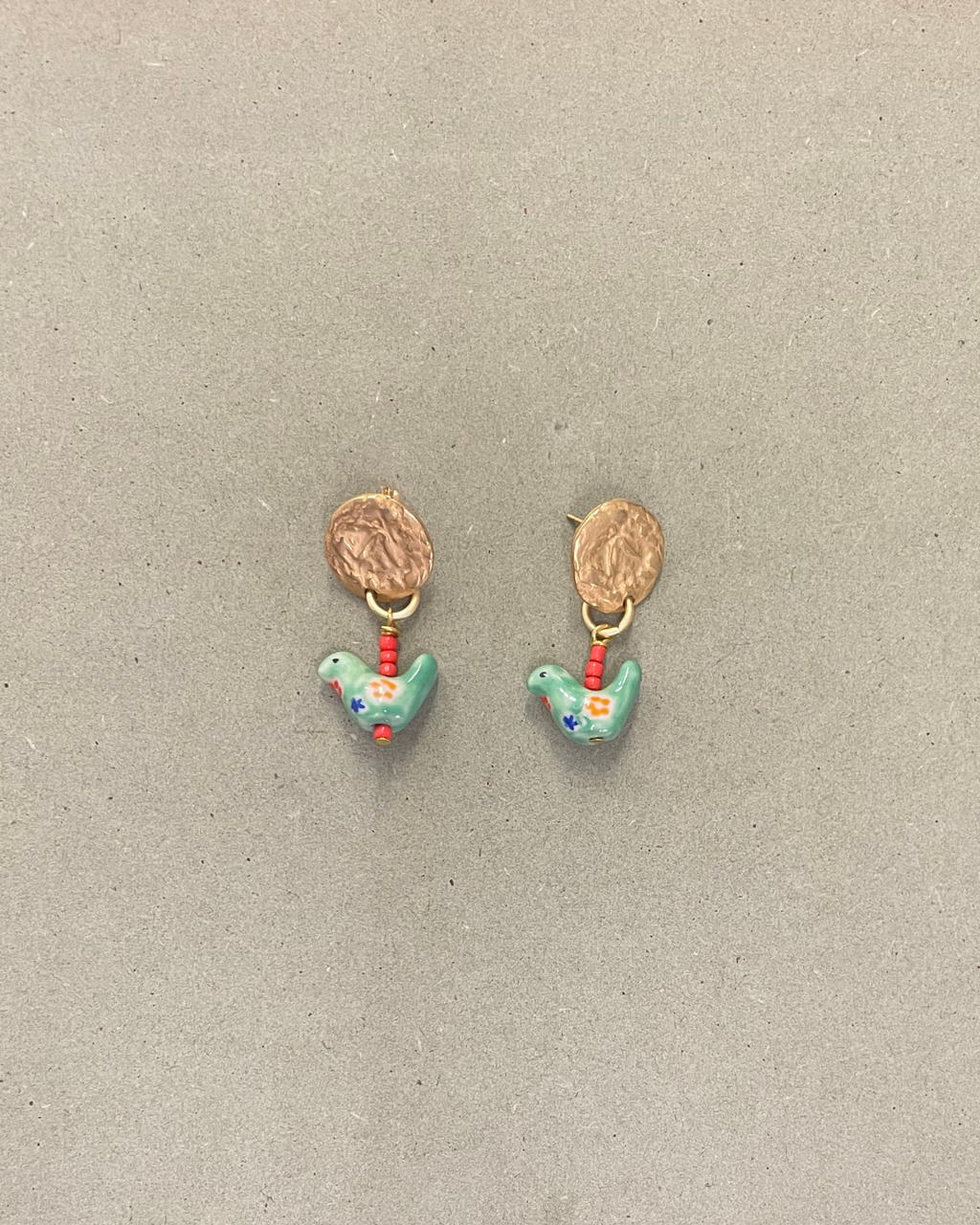 Brincos Passarinho de ceramica