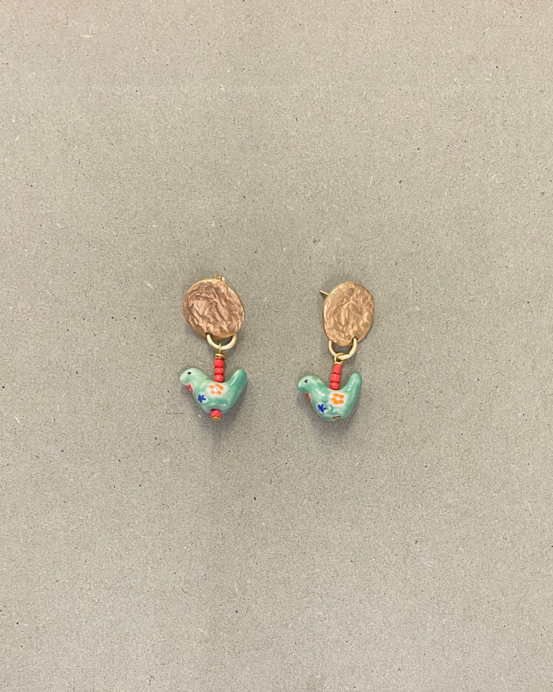 Brincos Passarinho de ceramica