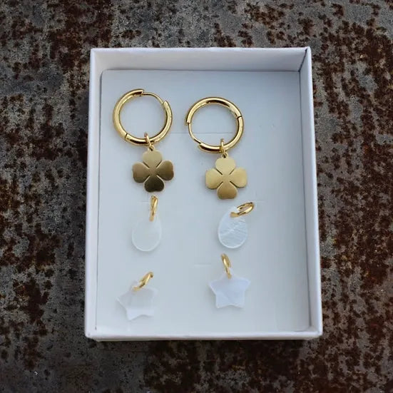 Caixa Dreamy com argolas de aço e pendentes, caixa aberta com argolas e pendentes