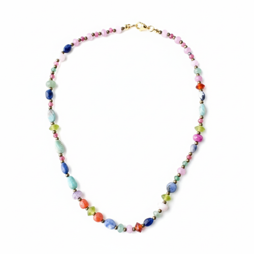 Colar colorido num fundo branco