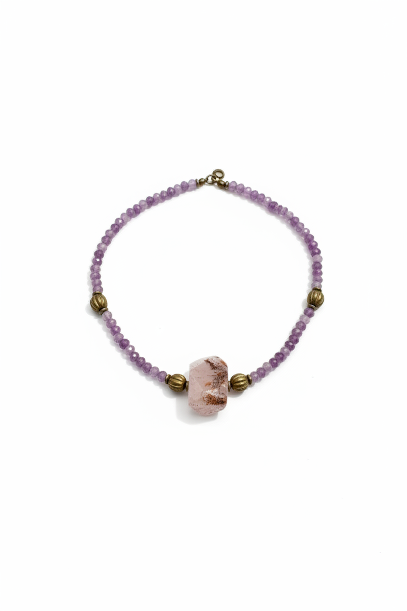 Colar com fundo branco