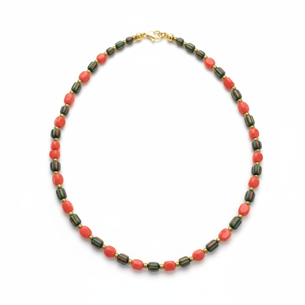 Colar coral num fundo branco