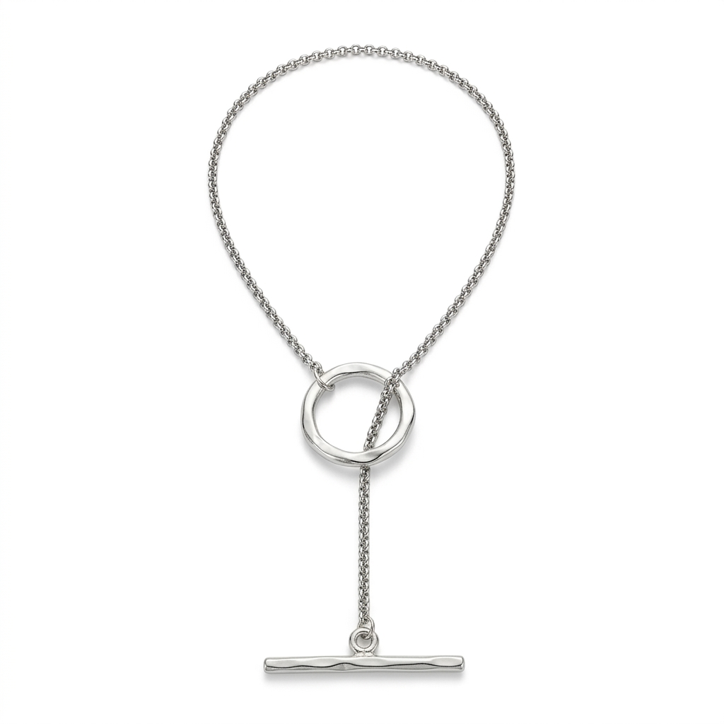 Colar Dakota de corrente de aço, versão prateada, em fundo branco