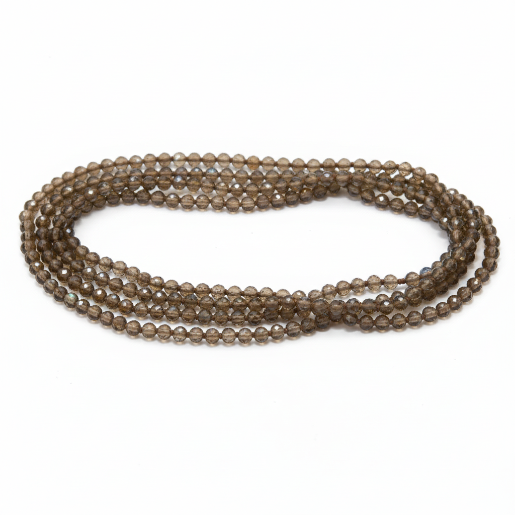 Colar de labradorite castanho em fundo branco