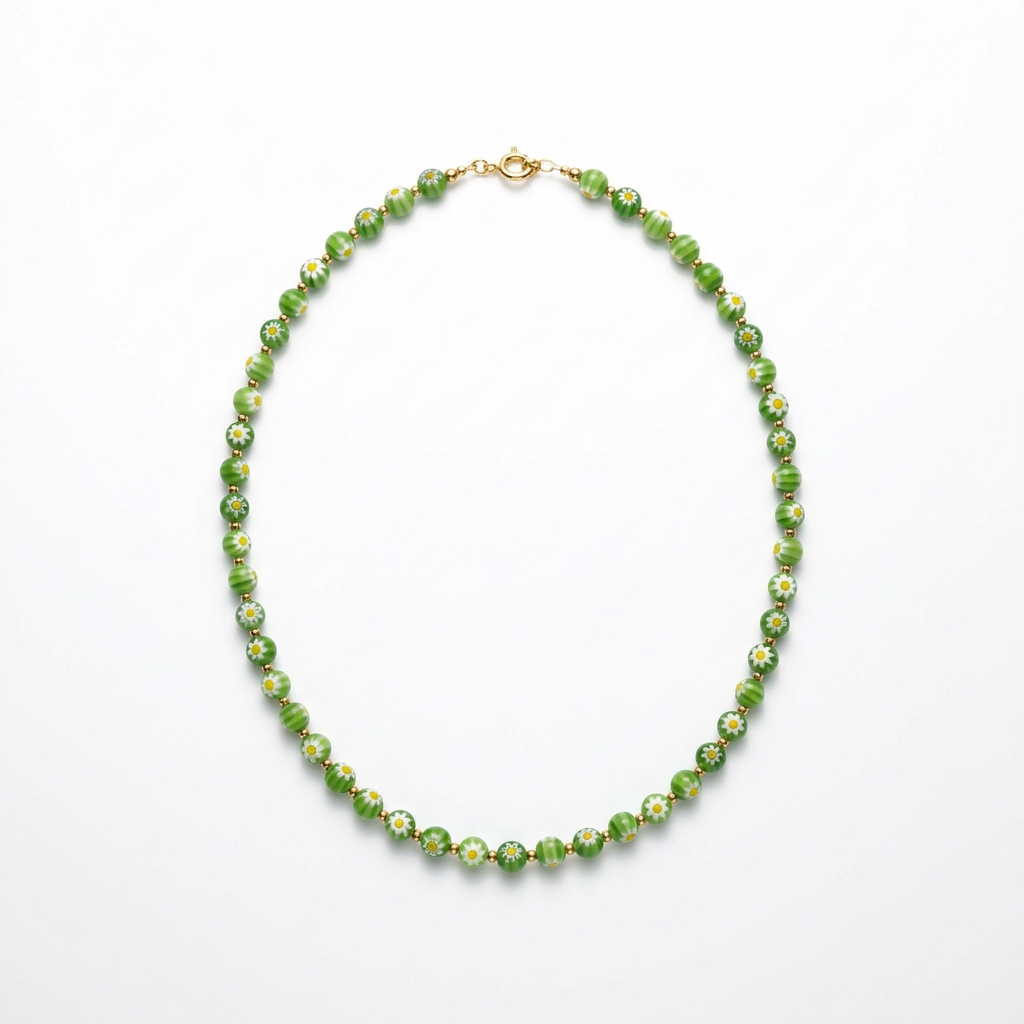 Colar Millefiori verde em fundo branco