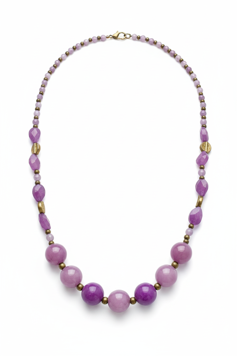 Colar roxo e dourado em fundo branco