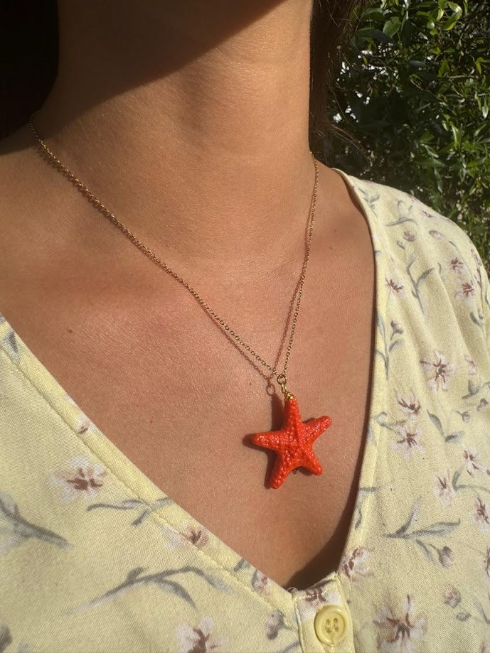 Colar Summer Star de aço com estrela de resina, estrela vermelha pequena, usado ao pescoço