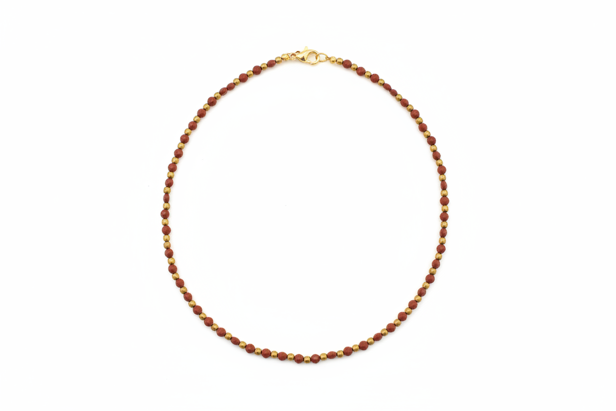 Colar tons castanhos em fundo branco