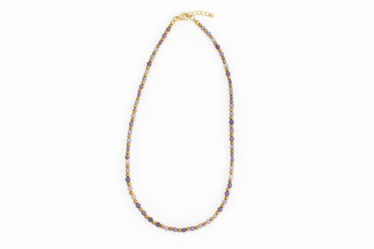 Colar Zen de pedras naturais, tons naturais, em fundo branco