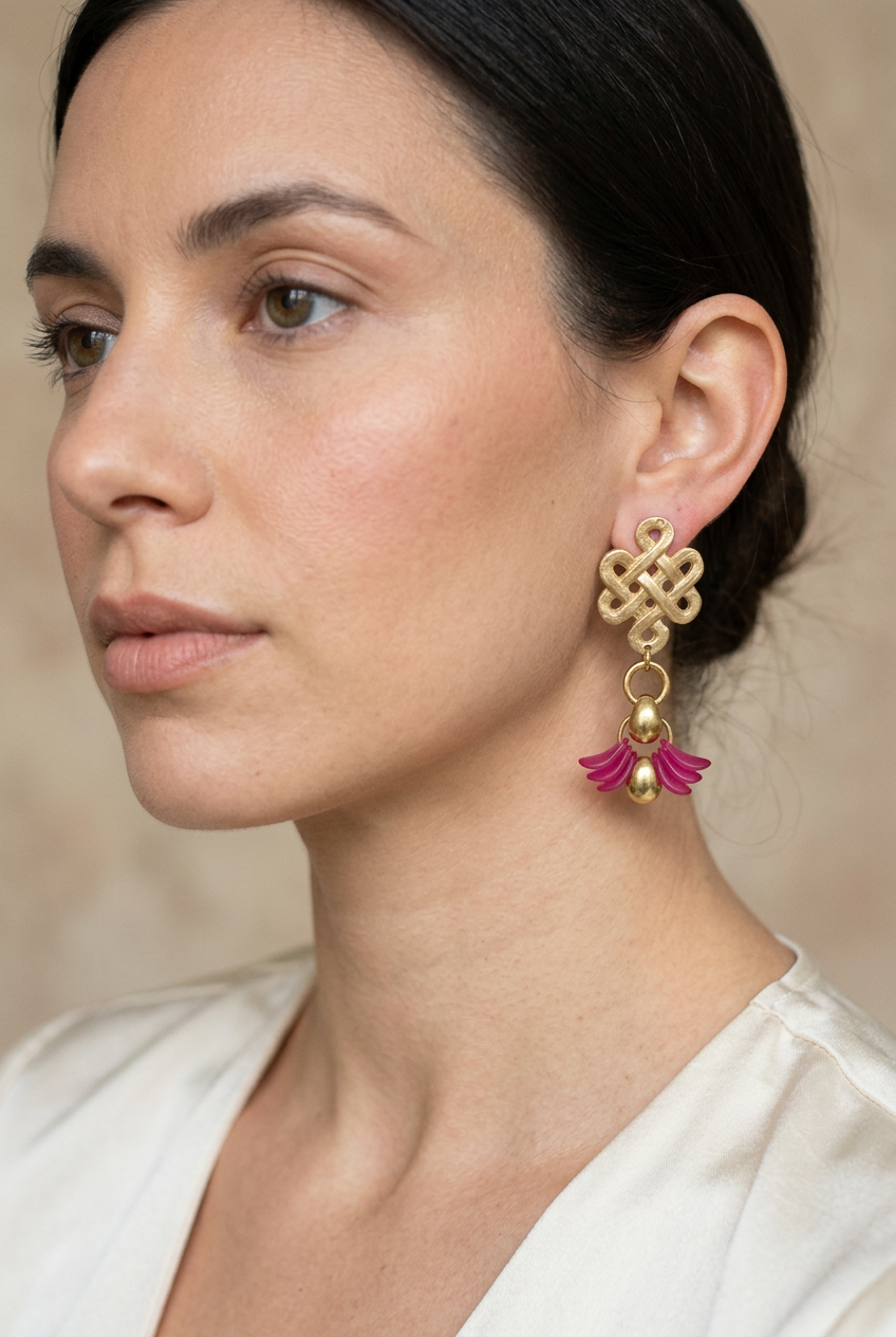 Modelo com brincos Infinity dourados e detalhes rosa, imagem gerada por IA